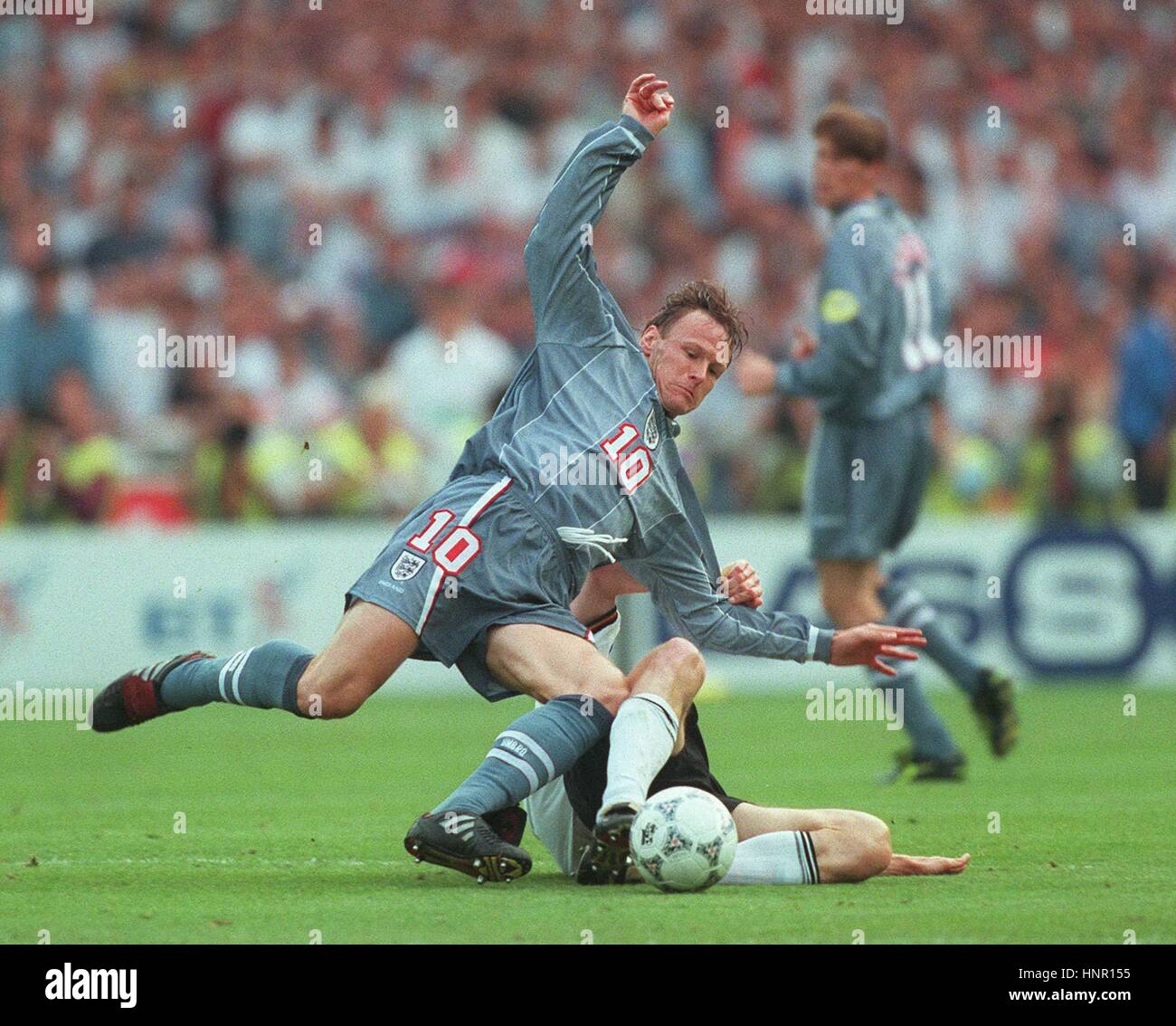 TEDDY SHERINGHAM DIETER EILTS ENGLAND V GERMANY 26 June 1996 Stock Photo
