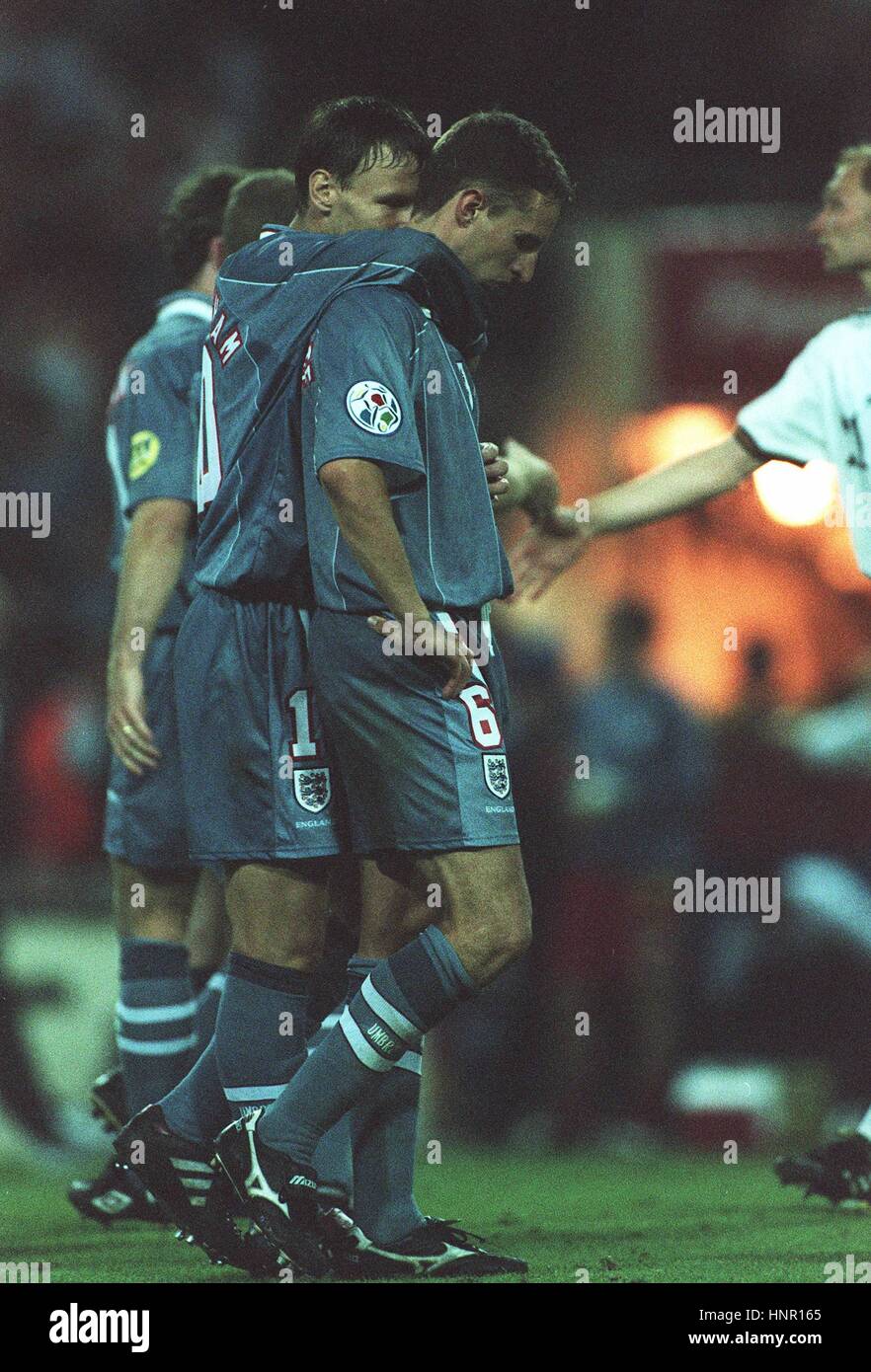 SHERINGHAM & GARETH SOUTHGATE ENGLAND V GERMANY 09 July 1996 Stock Photo