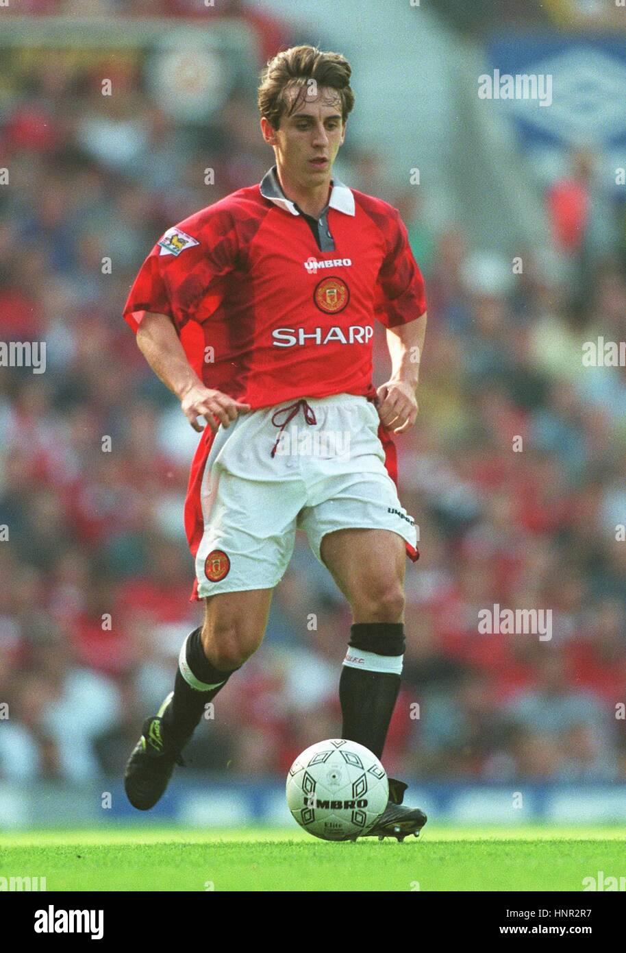 Gary Neville signs new Manchester United contract | The