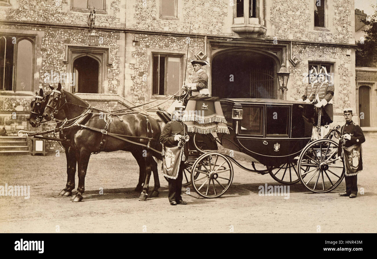 Archive image of coach and horses outside the Winchester Assizes