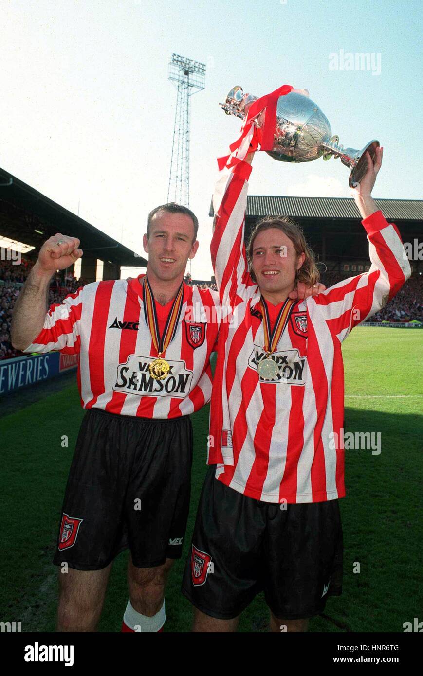 PHIL GRAY & KEVIN BALL SUNDERLAND WIN 1ST DIVISION 28 April 1996 Stock