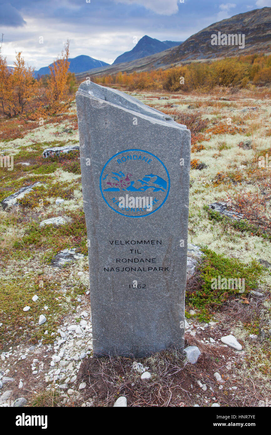 Stone sign at Døråldalen / Doraldalen in the Rondane National Park in autumn, Dovre, Norway, Scandinavia Stock Photo