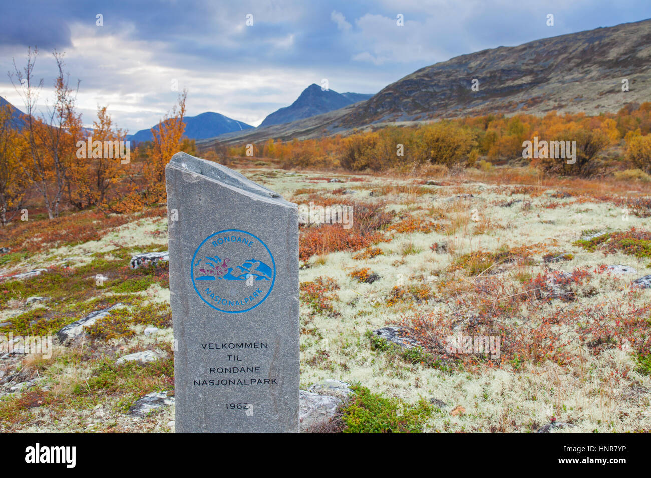Stone sign at Døråldalen / Doraldalen in the Rondane National Park in autumn, Dovre, Norway, Scandinavia Stock Photo