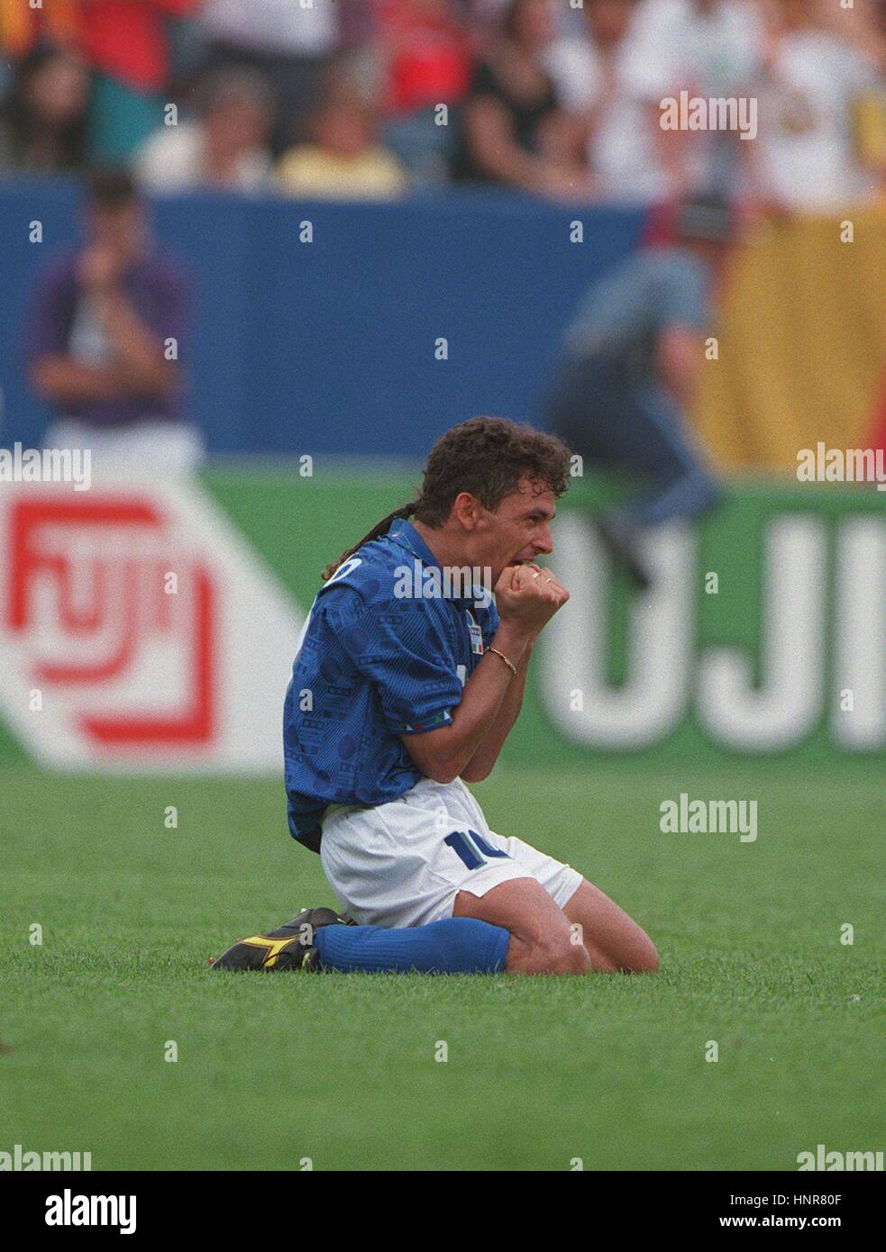 Roberto baggio italy 1994 hi-res stock photography and images - Alamy