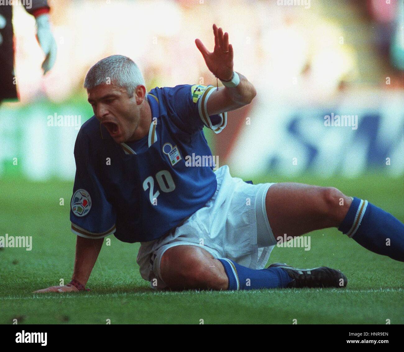 Stickerpedia on X: Fabrizio Ravanelli Italia EURO 1996   / X