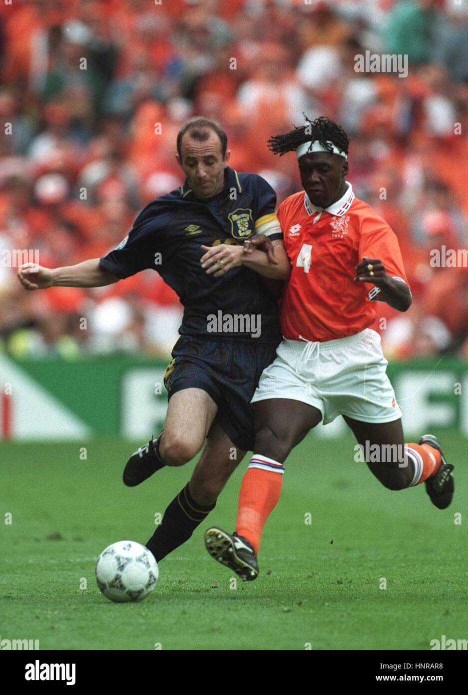 GARY MCALLISTER & SEEDORF HOLLAND V SCOTLAND 10 June 1996 Stock Photo
