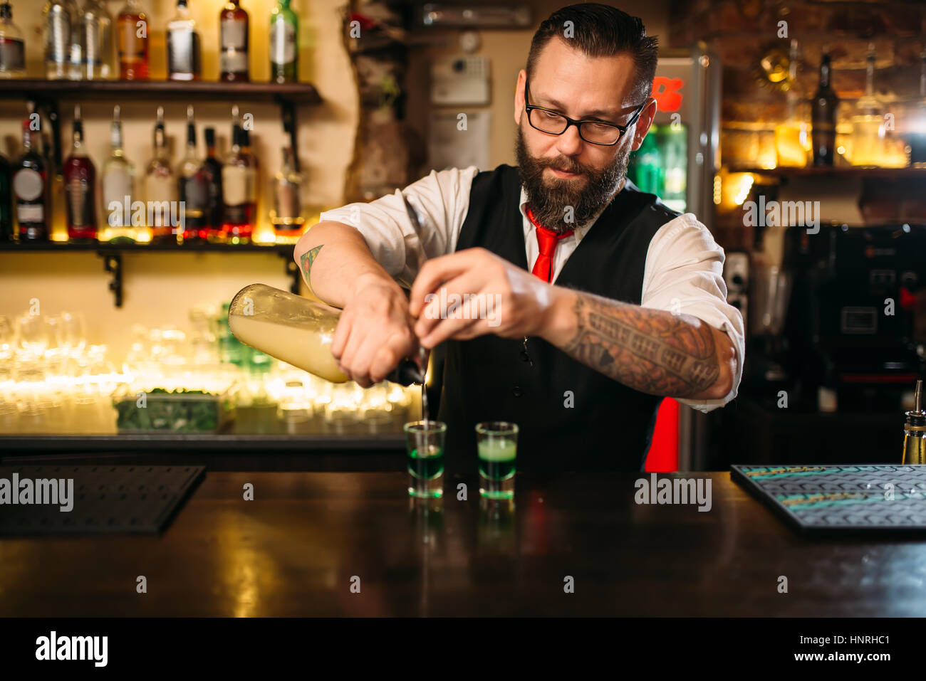 Pouring alcoholic beverage hi-res stock photography and images - Alamy