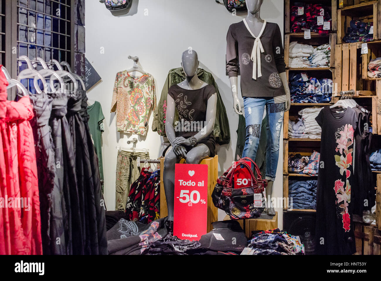 Page 3 - Desigual Store High Resolution Stock Photography and Images - Alamy