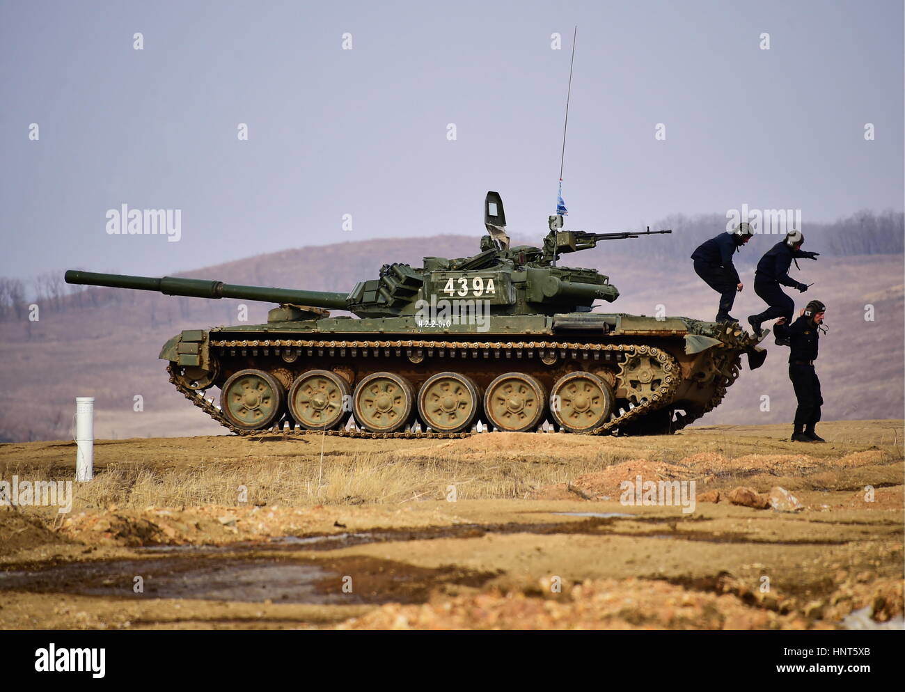 Primorye Territory Russia 16th Feb 17 A T 72b1 Tank Crew Of The Stock Photo Alamy Primorye Territory Russia 16th Feb 17 A T 72b1 Tank Crew Of The Stock Photo Alamy