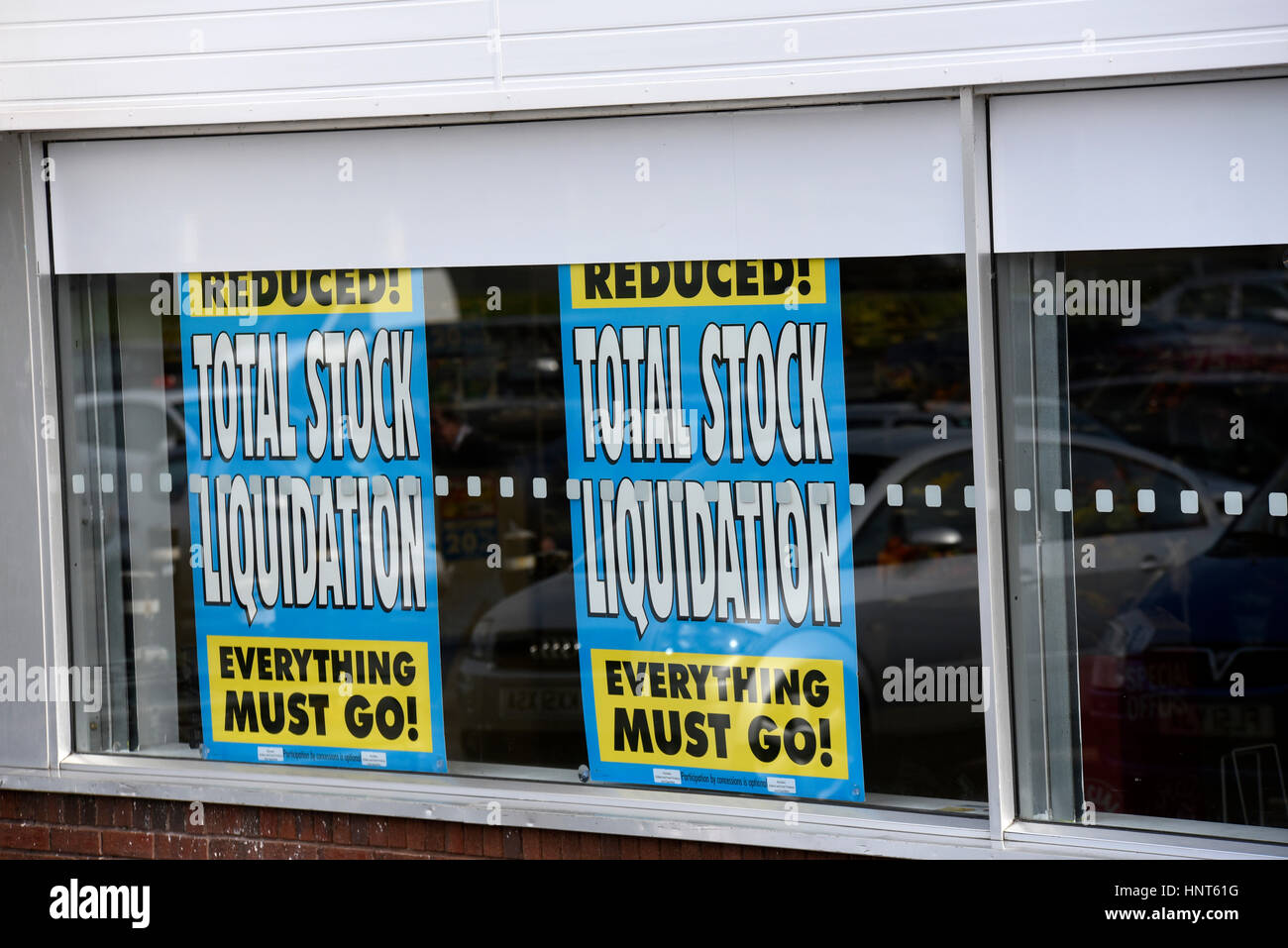 Weymouth, Dorset, UK. 16th Febuary 2017. The Budgens store in Littlemoor, Weymouth, Dorset is set to close less than a week after Food Retail Operations Limited, owners of the Budgens stores was placed in to administration. A total of 36 stores are affected by the administration order. Credit:John Gurd Media/Alamy Live News Stock Photo