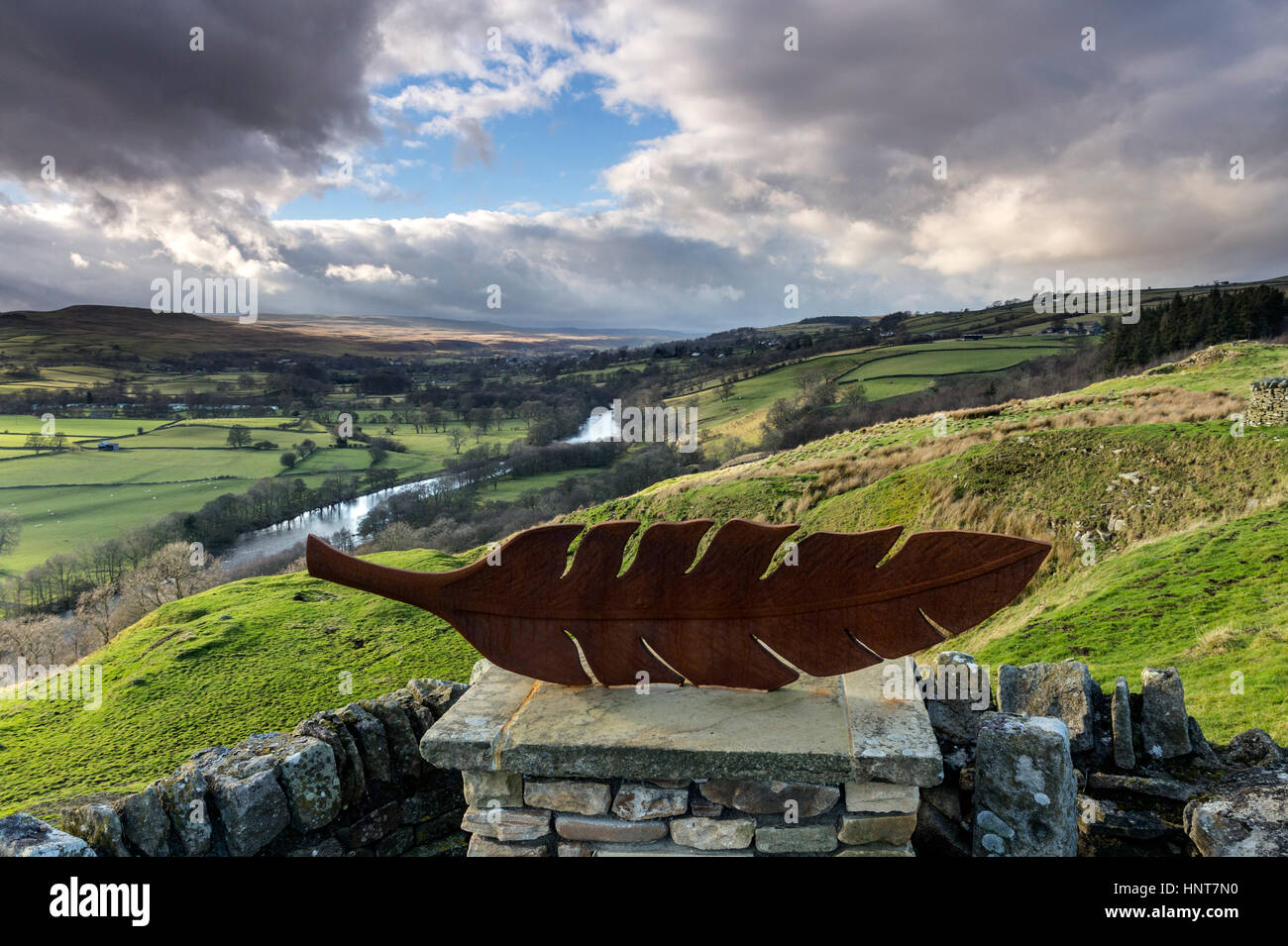 Whistle Crag, Middleton-in-Teesdale, County Durham, UK. 16th February 2017. UK Weather. A bright afternoon in the North Pennines as the sky clears over 'Air', one of eleven cast iron art pieces by sculptor Victoria Brailsford, which act as view-markers throughout the valley of Teesdale in County Durham. Credit: David Forster/Alamy Live News Stock Photo