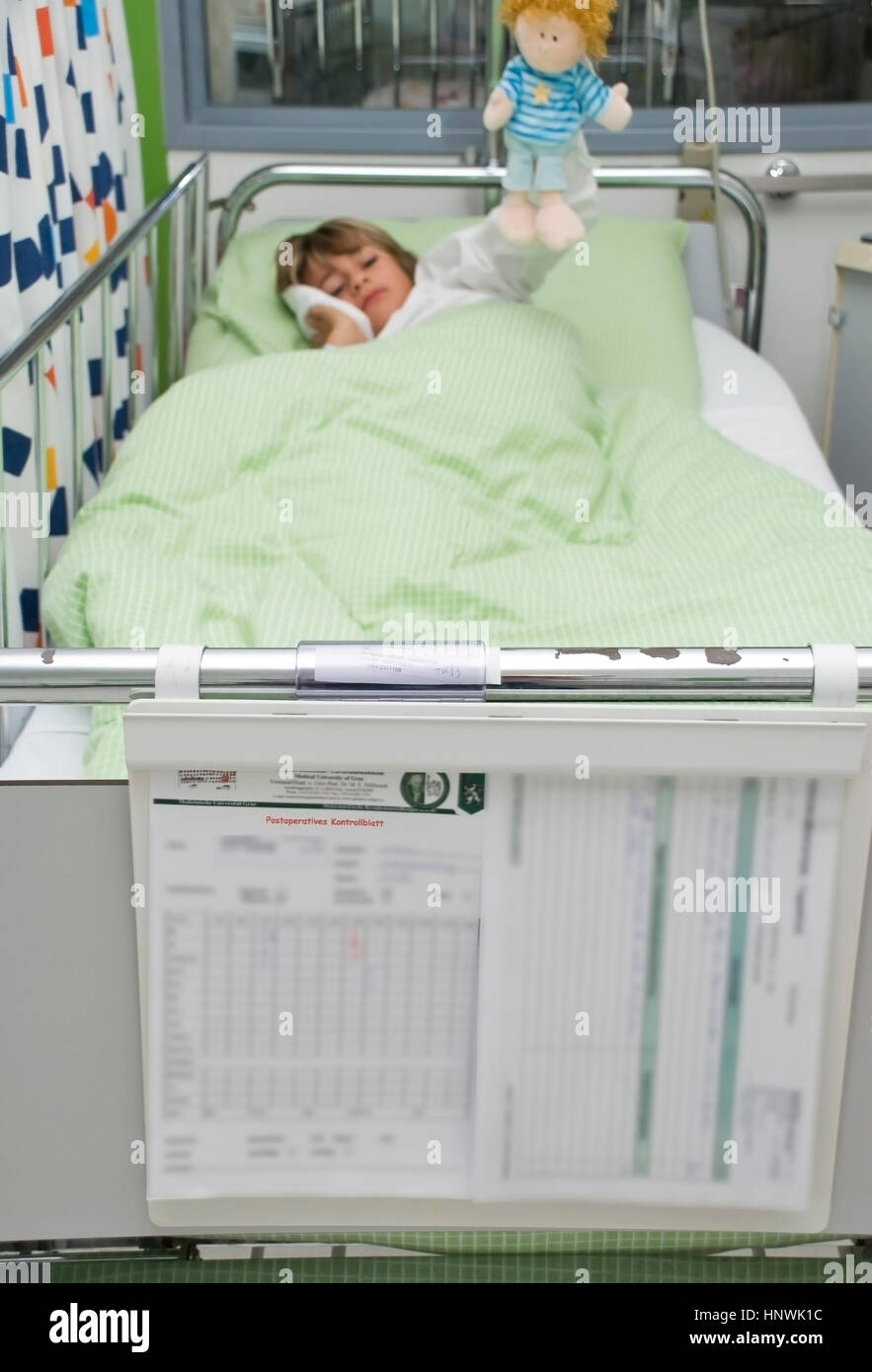 Model release, Junge, 10 Jahre, im Kinderspital - child in children hospital Stock Photo