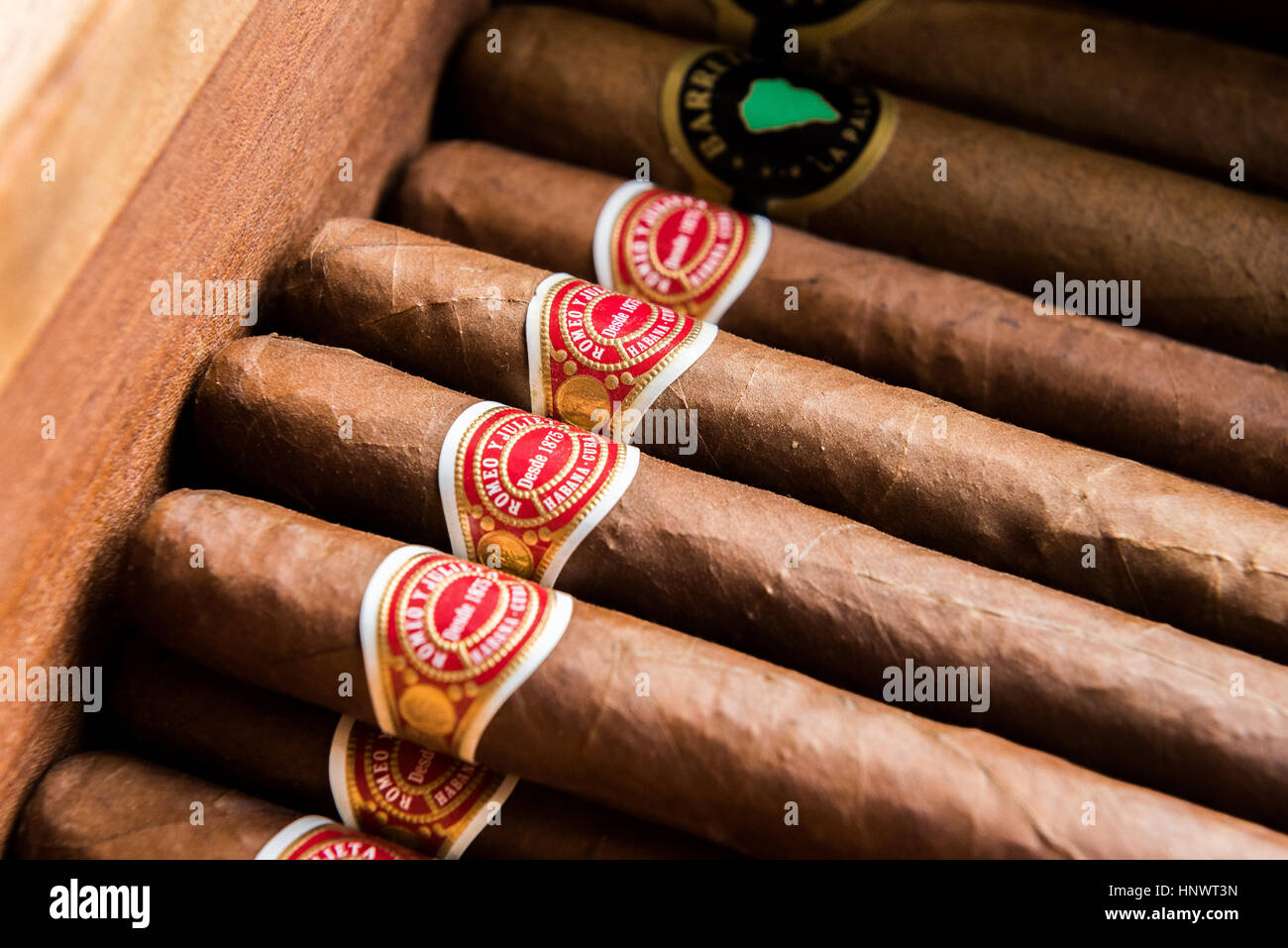 Cigar wrapper hires stock photography and images Alamy