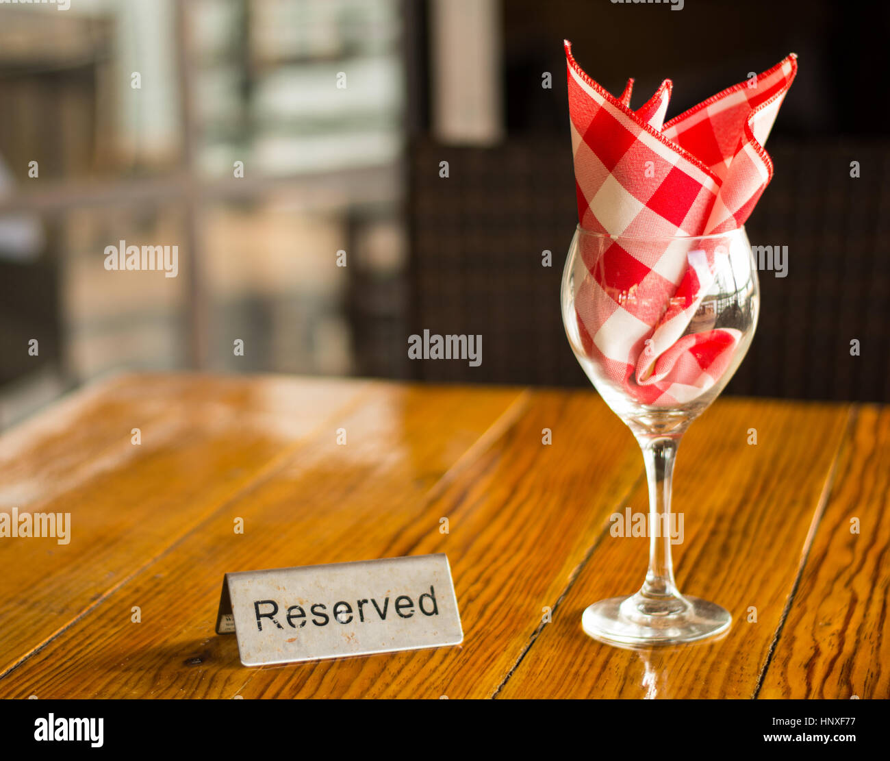 Reserved table hi-res stock photography and images - Alamy