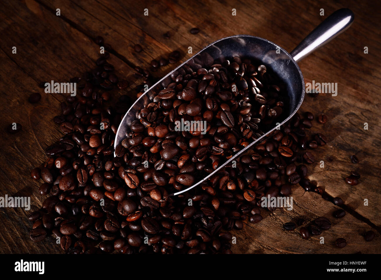 coffee beans scoop Stock Photo Alamy