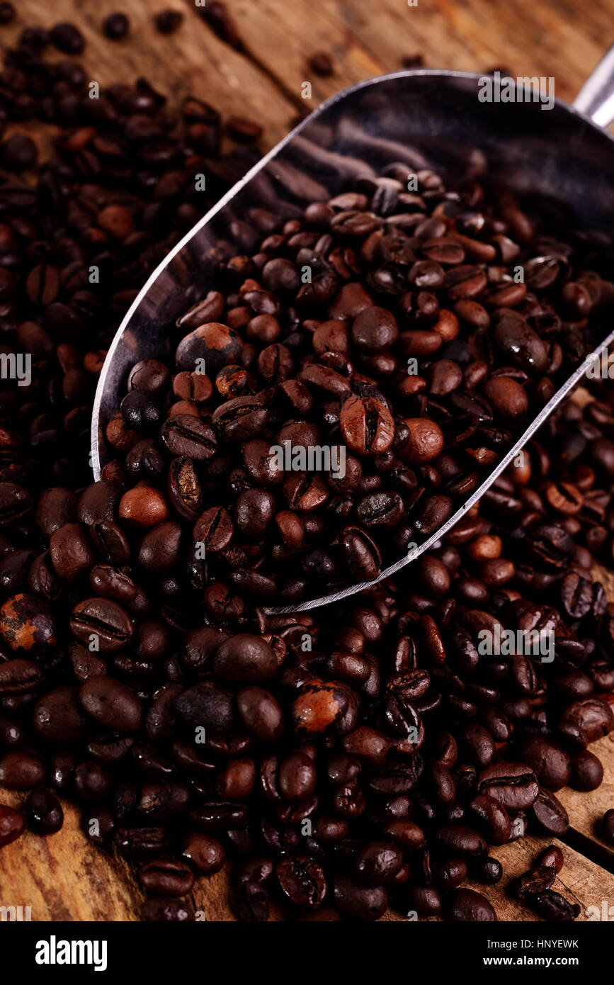 coffee beans scoop Stock Photo Alamy