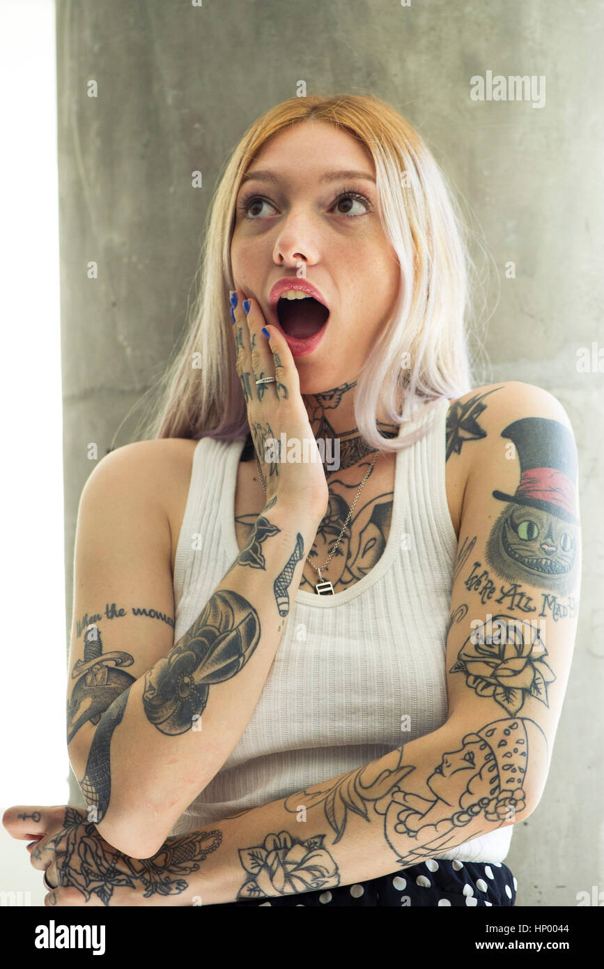 Shock surprise astonished woman hi-res stock photography and images - Alamy