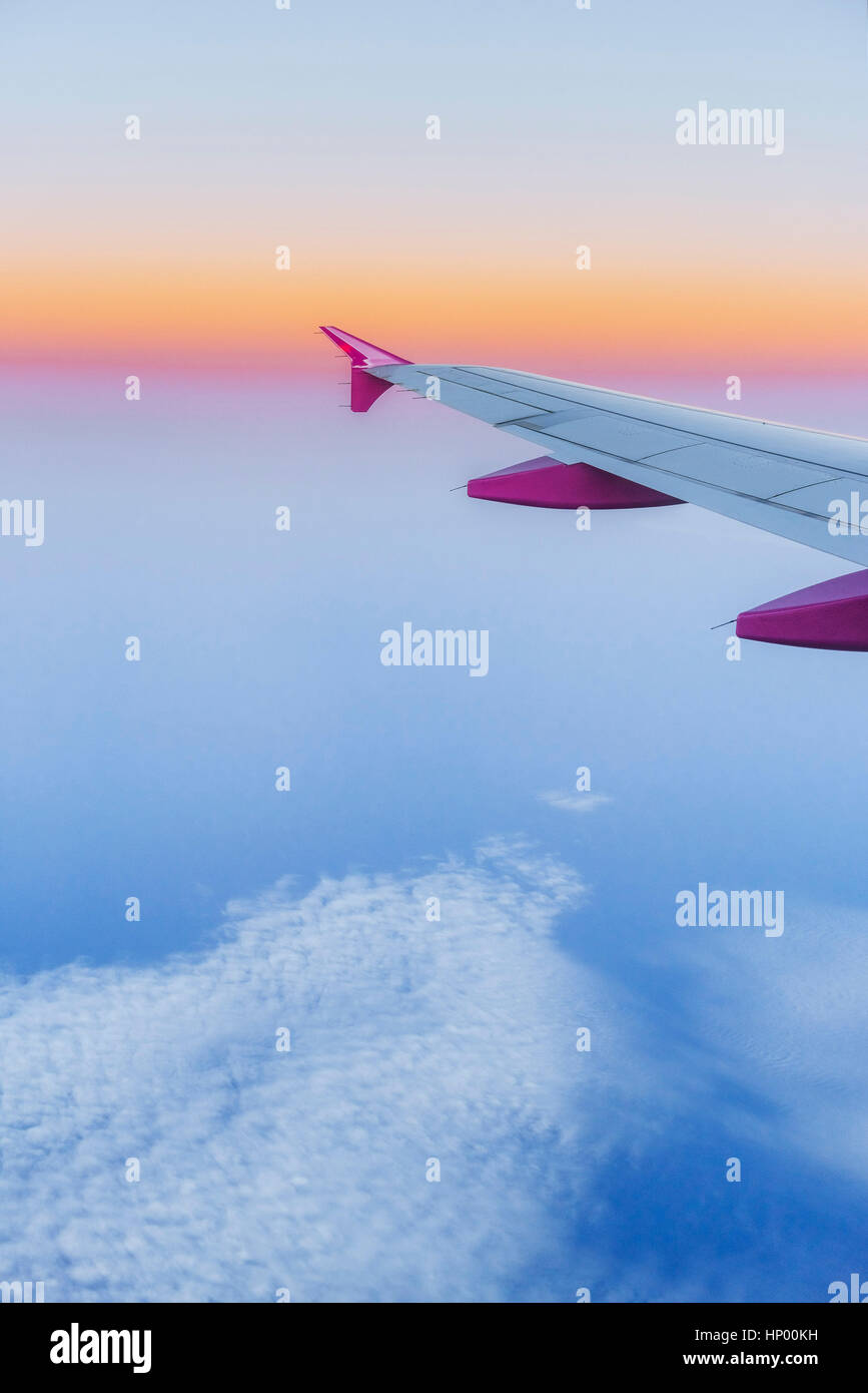 Wing aircraft and a view of cumulus clouds Stock Photo - Alamy