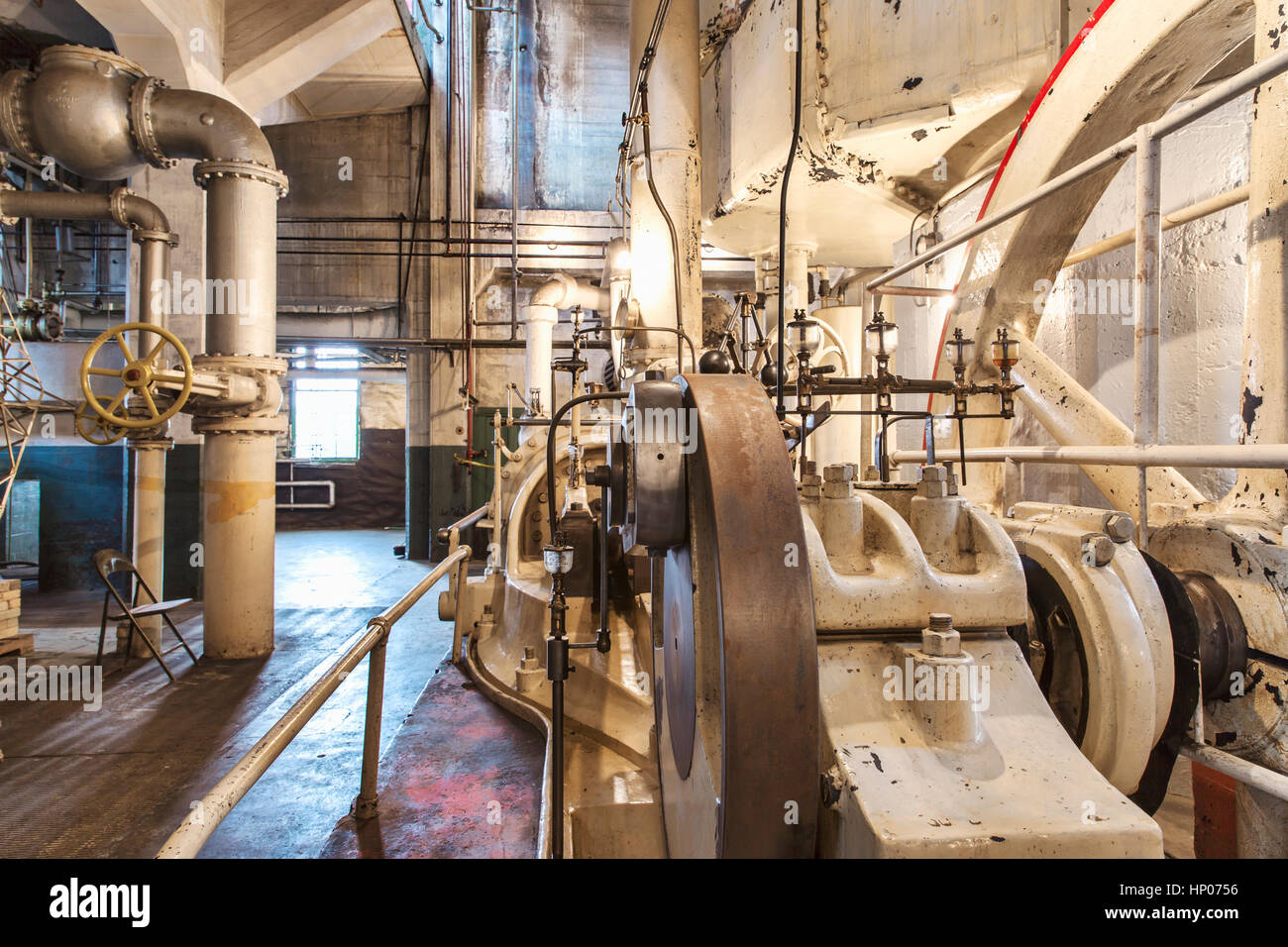 File:Georgetown PowerPlant Museum - a big valve wheel 01.jpg