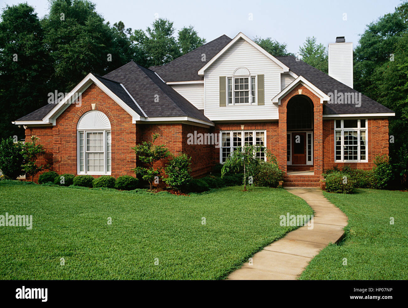 Front door suburban house walkway hi-res stock photography and images ...