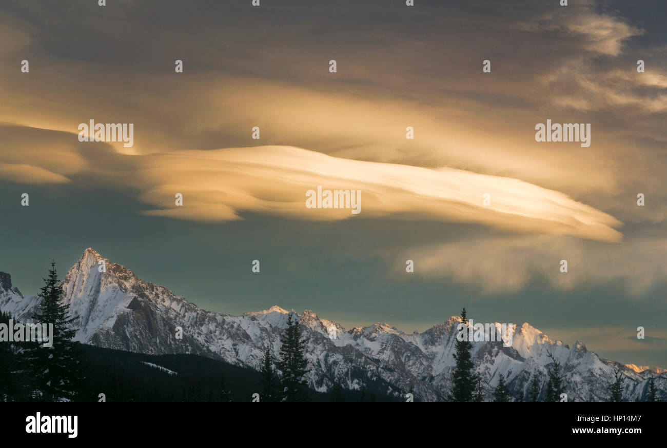 Chinook cloud formations over Canadian Rocky Mountains in Banff National Park Stock Photo