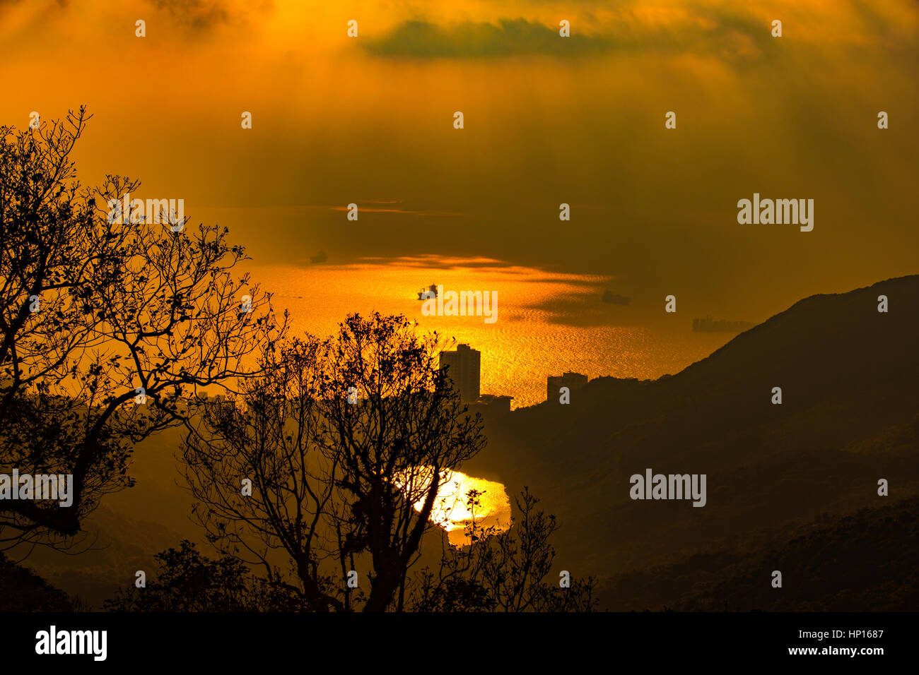 Waterfront with sunbeam mountain hi-res stock photography and images ...