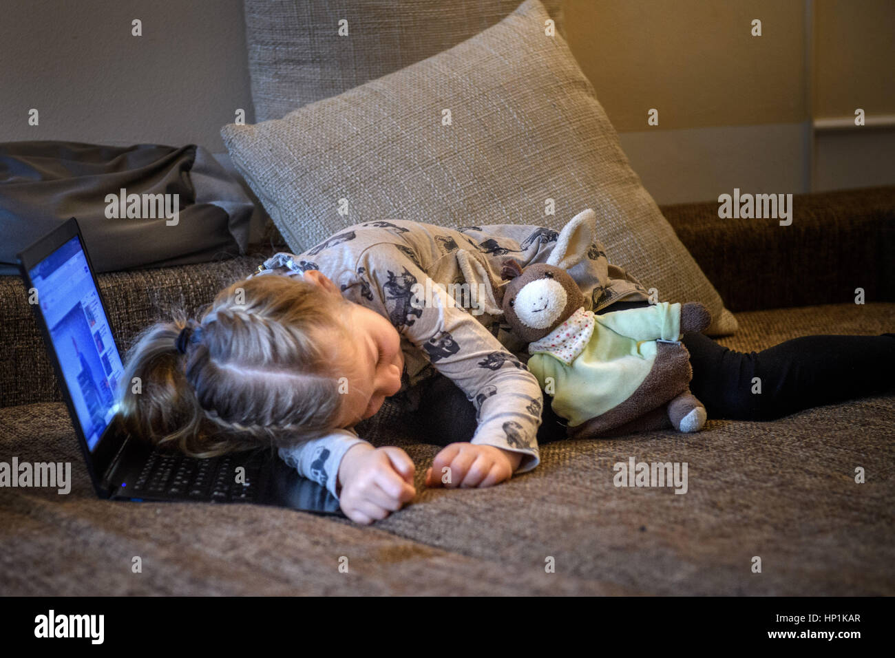 Berlin, Germany. 8th Feb, 2017. ILLUSTRATION - A young girl uses a ...
