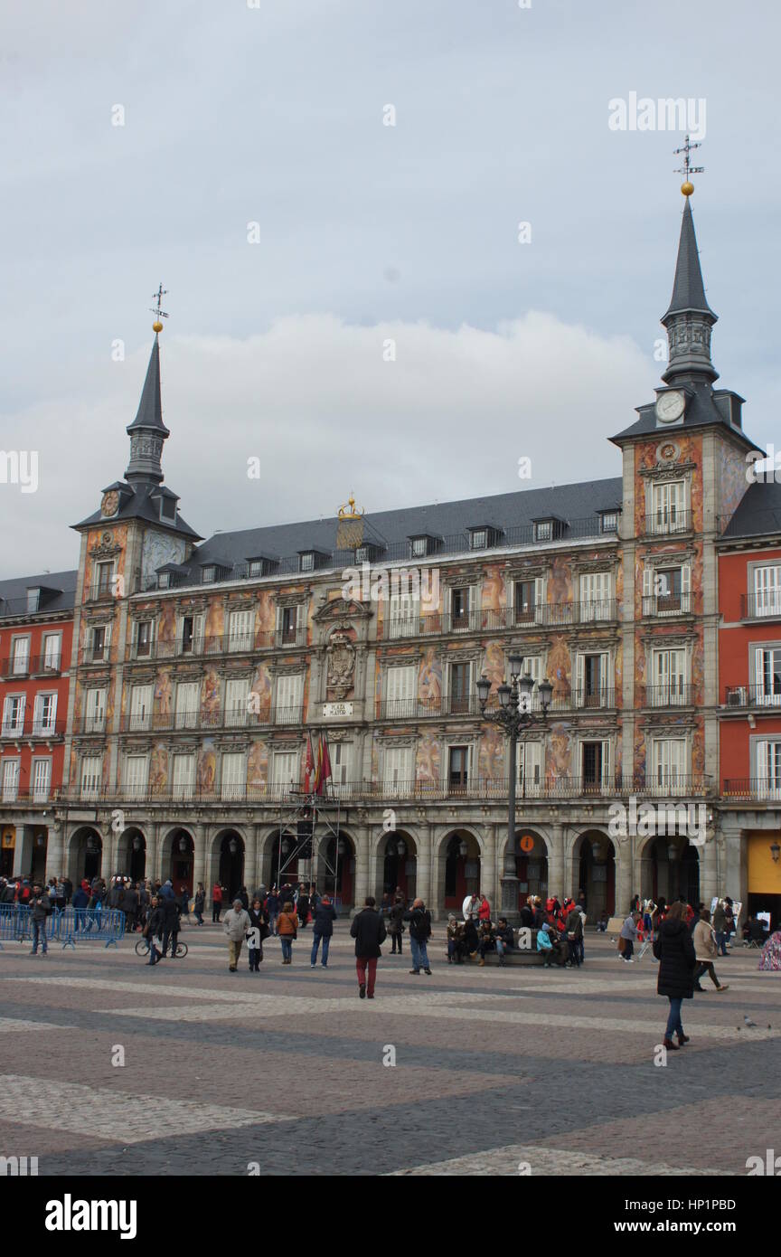 Madrid, Spain. 16th Feb, 2017. View of the Casa de la Panaderia at the Plaza Mayor in Madrid, Spain, 16 February 2017. The square used to host public executions and bullfights, nowadays it is known for its cafés and shops. The square celebrates its 400th birthday. Credit: dpa/Alamy Live News Stock Photo