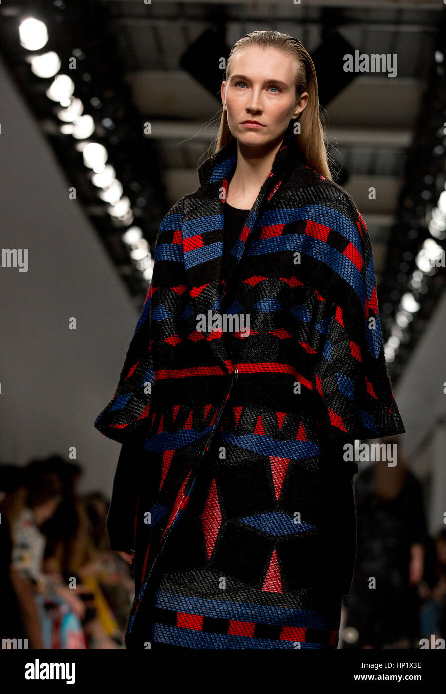 Model kelly knox on catwalk hi-res stock photography and images - Alamy