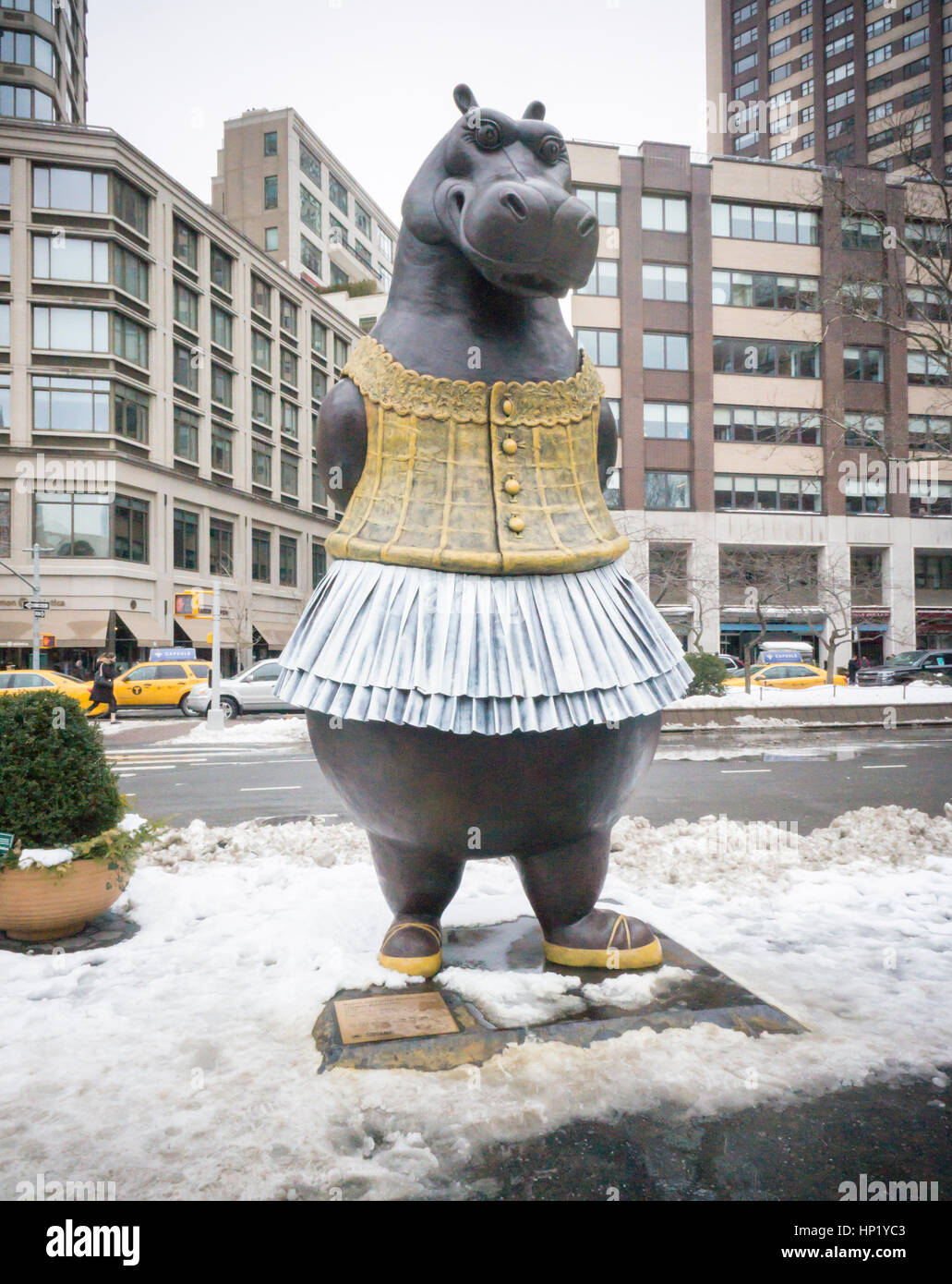 Passer-by delight in the newly installed "Hippo Ballerina" sculpture Stock  Photo - Alamy