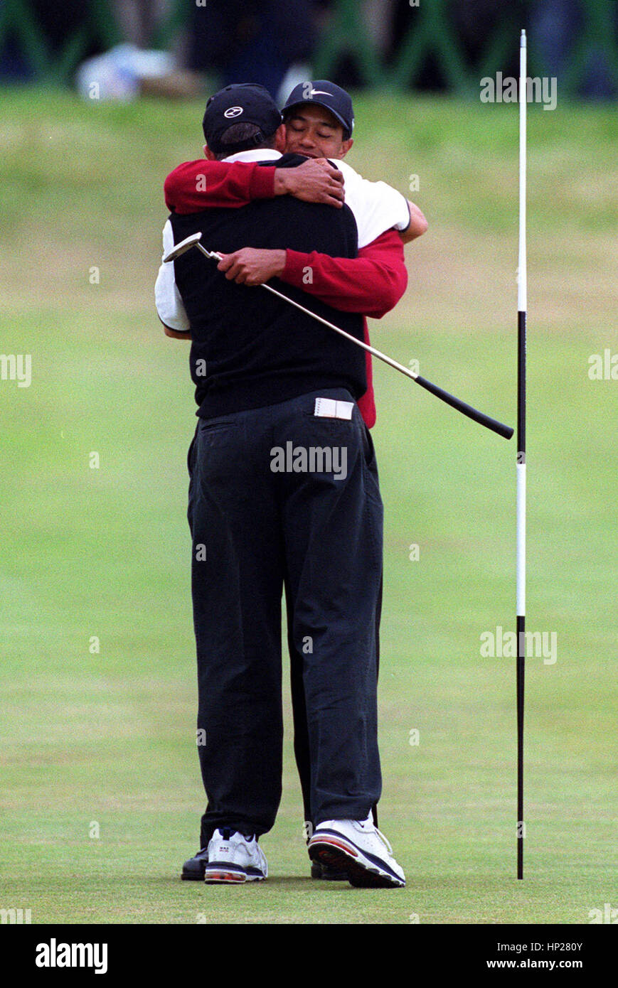 TIGER WOODS & CADDY USA ST.ANDREWS SCOTLAND 23 July 2000 Stock Photo