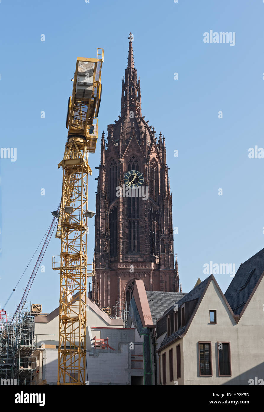 Cathedral with construction site of the new houses on the Roemerberg in Frankfurt, Germany Stock Photo