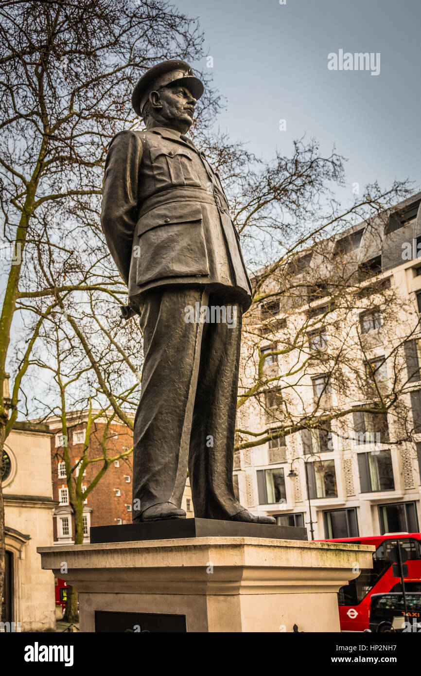 Statue of Bomber Harris outside St. Clement Danes Church, Strand, London, England, UK Stock Photo