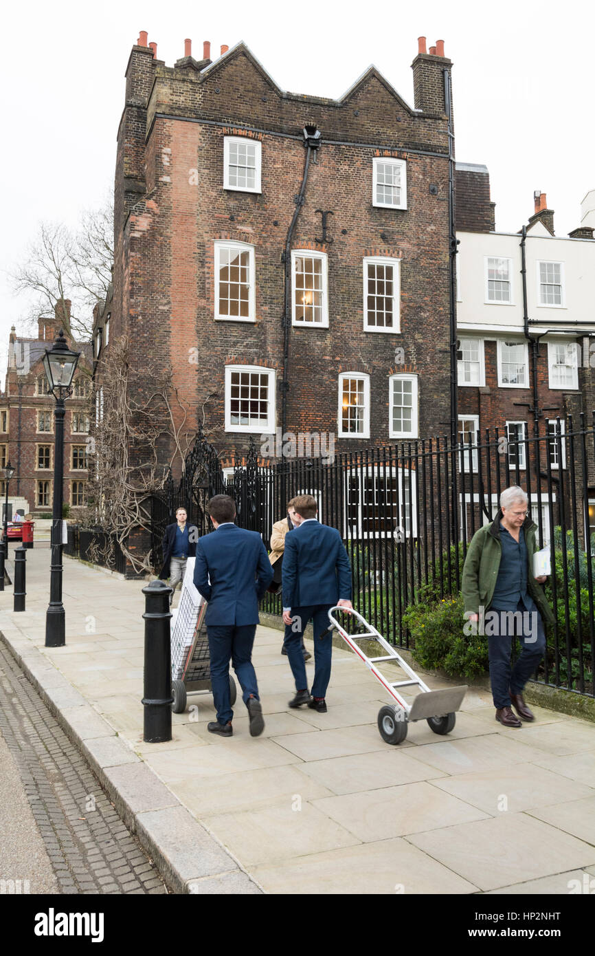 New square lincoln's inn hires stock photography and images Alamy