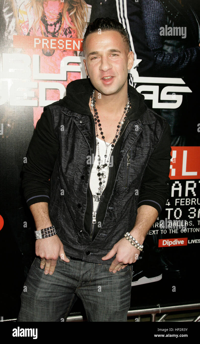 Mike ‘The Situation’ Sorrentino arrives at the Sports Illustrated B4XLV