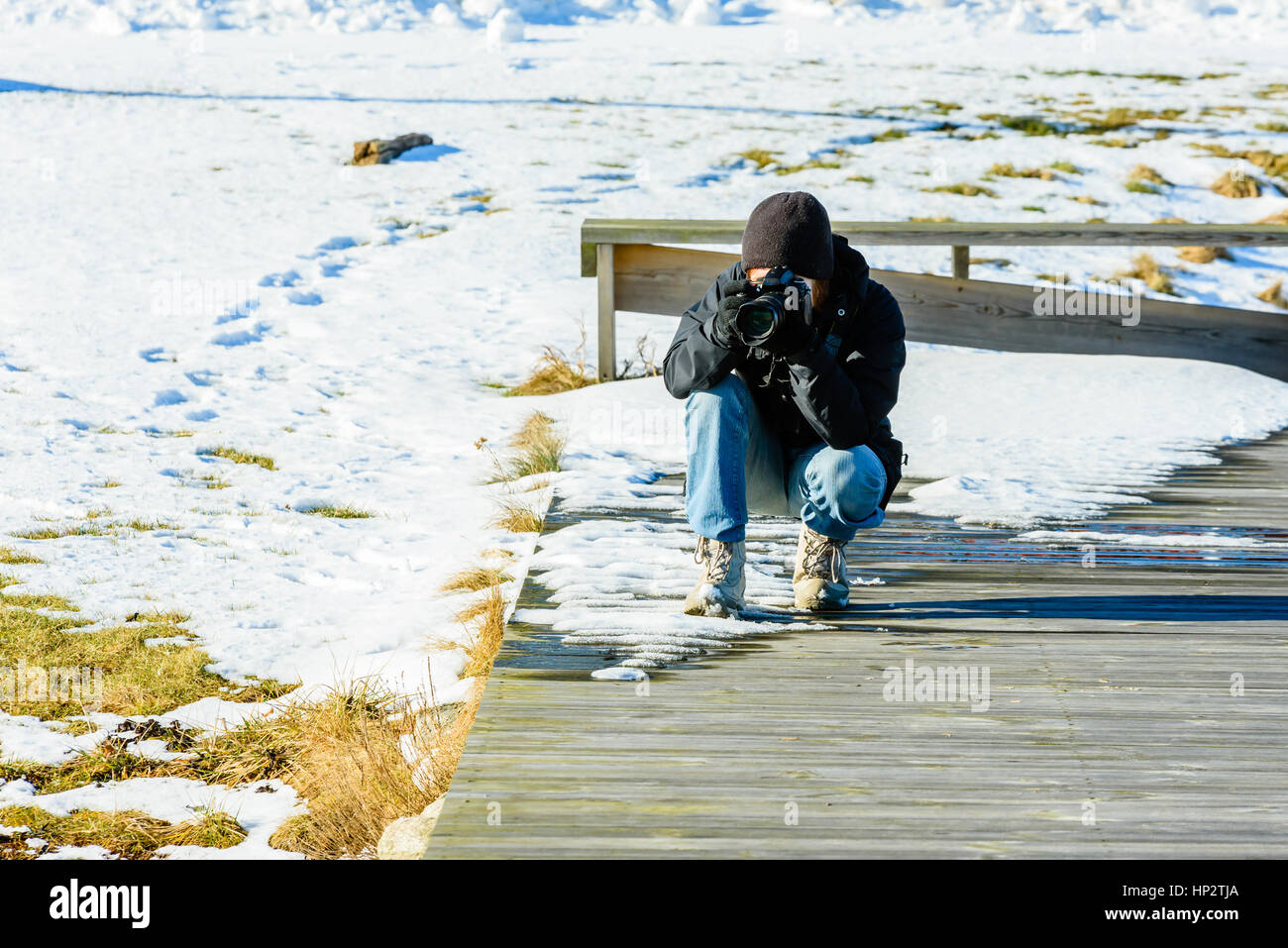 Photographer kneeling hi-res stock photography and images - Alamy
