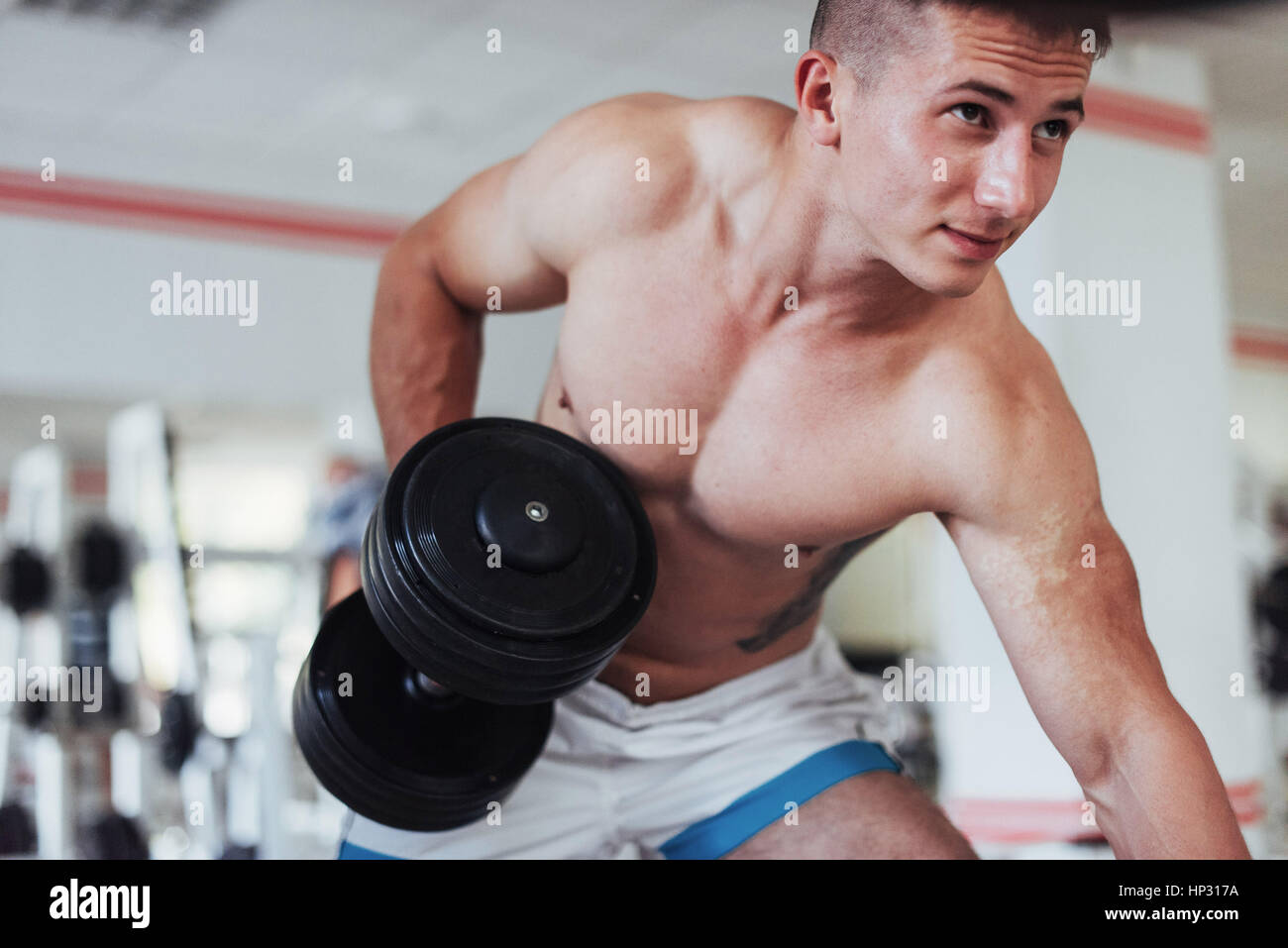 Muscles bodybuilder bodybuilding fitness studio fitness musculation  protection musculaire homme Photo Stock - Alamy, musculation homme 