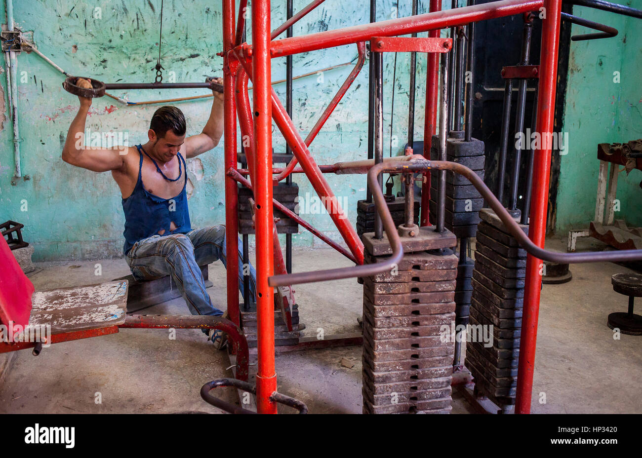 Body builder, muscleman, A Cuban man does exercise at a bodybuilding gym, in San Rafael street, Centro Habana, La Habana, Cuba Stock Photo