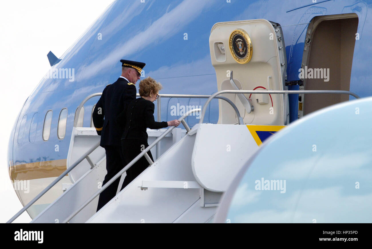 Former First Lady Nancy Reagan is escorted by Major General Galen ...