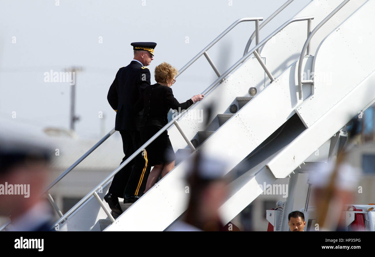 Former First Lady Nancy Reagan is escorted by Major General Galen ...