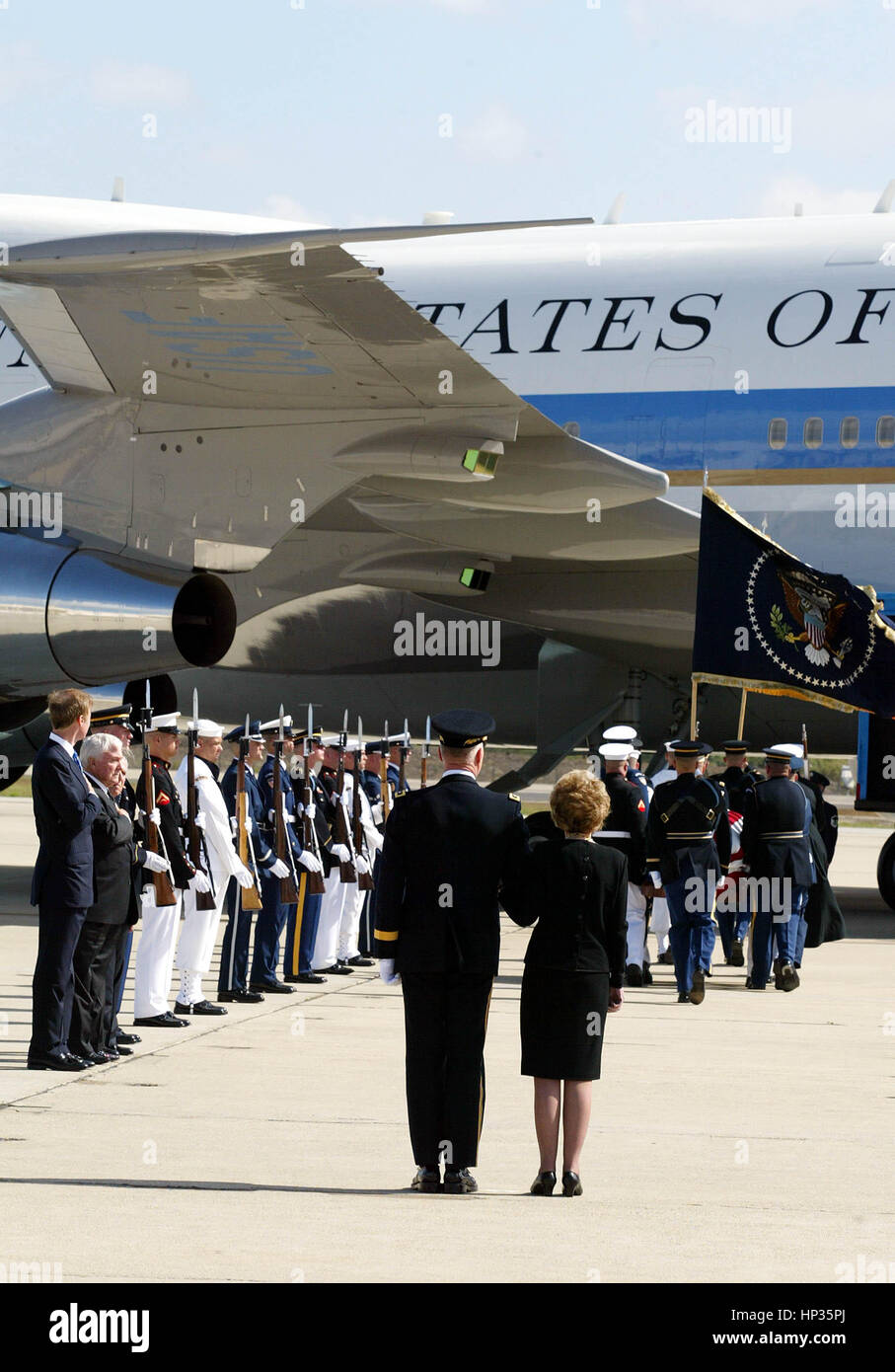 Former First Lady Nancy Reagan is escorted by Major General Galen ...