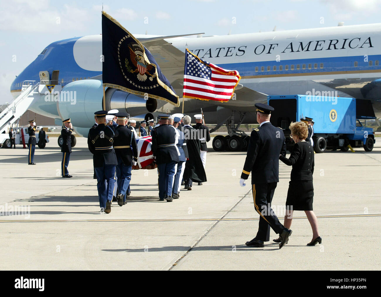 Former First Lady Nancy Reagan is escorted by Major General Galen ...