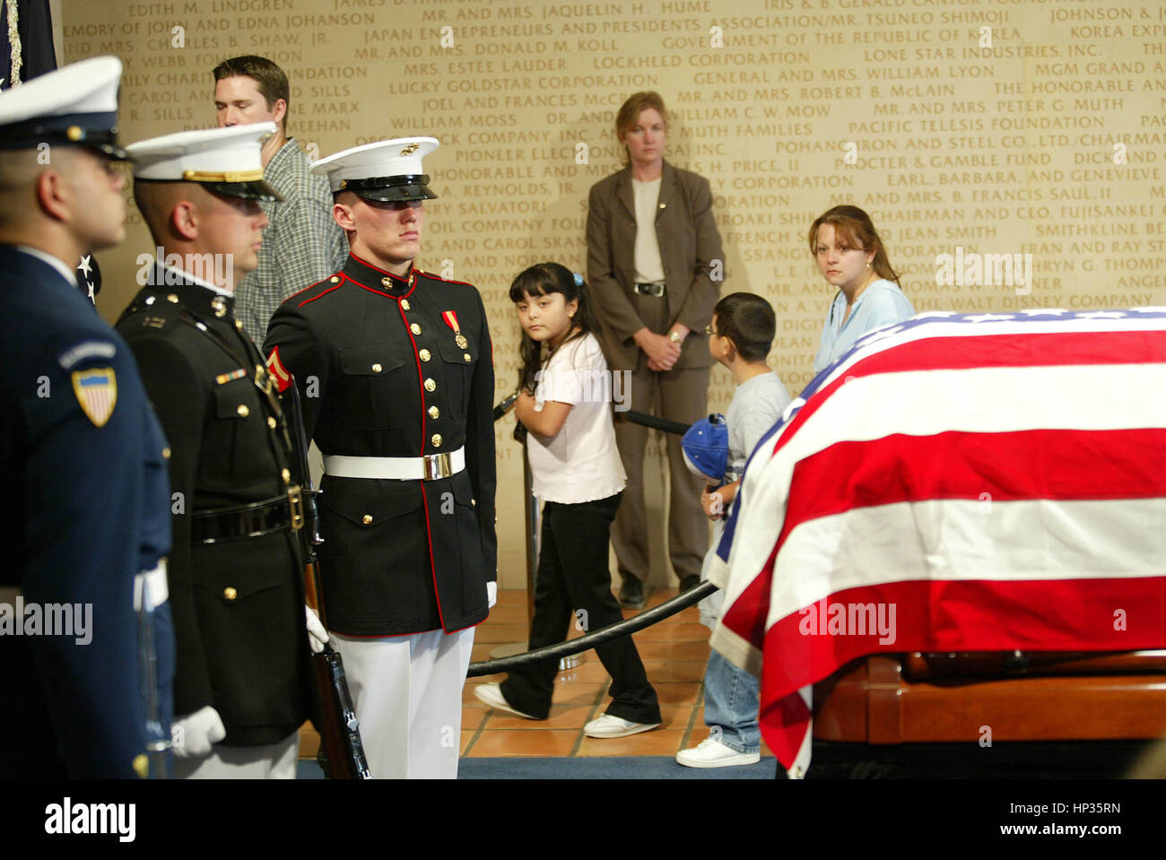 The public lines up the view the casket of President Ronald Reagan at ...