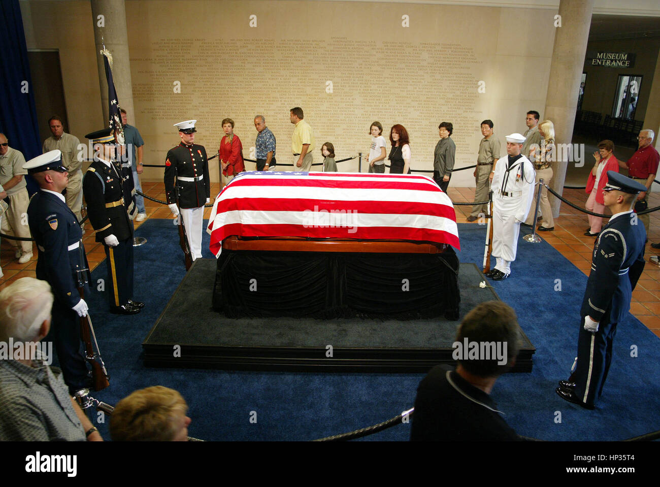 The public pays their respects at a viewing of the casket of President ...