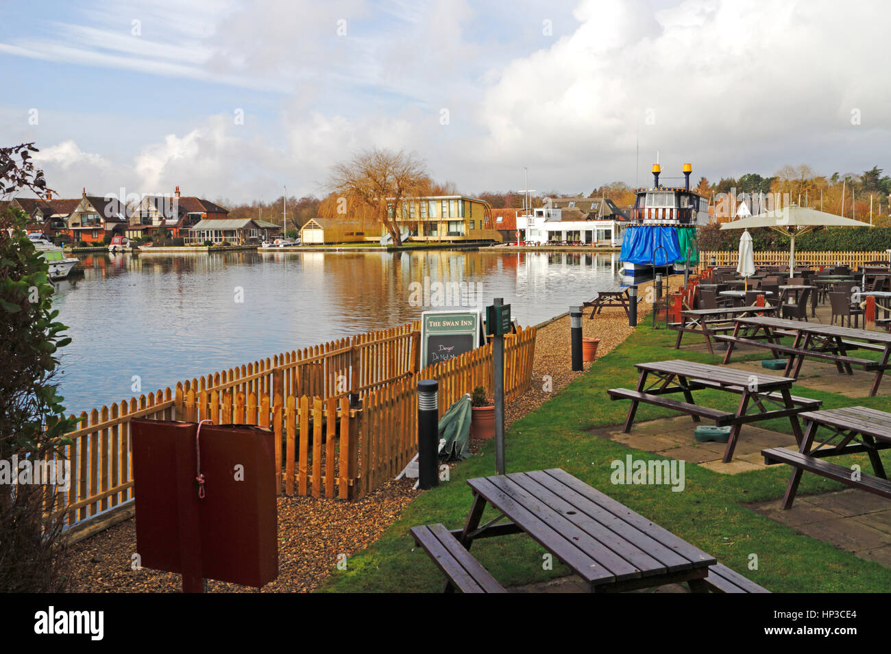 A view of the River Bure on the Norfolk Broads by the Swan Inn at Horning, Norfolk, England, United Kingdom. Stock Photo