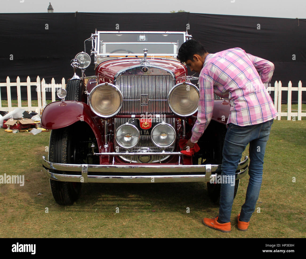 Delhi India 17th Feb 2017 Vintage Cars On Display At 21 Gun Salute International Vintage Car Rally Concours Show 2017 At India Gate In New Delhi On Friday Photo By Shrikant