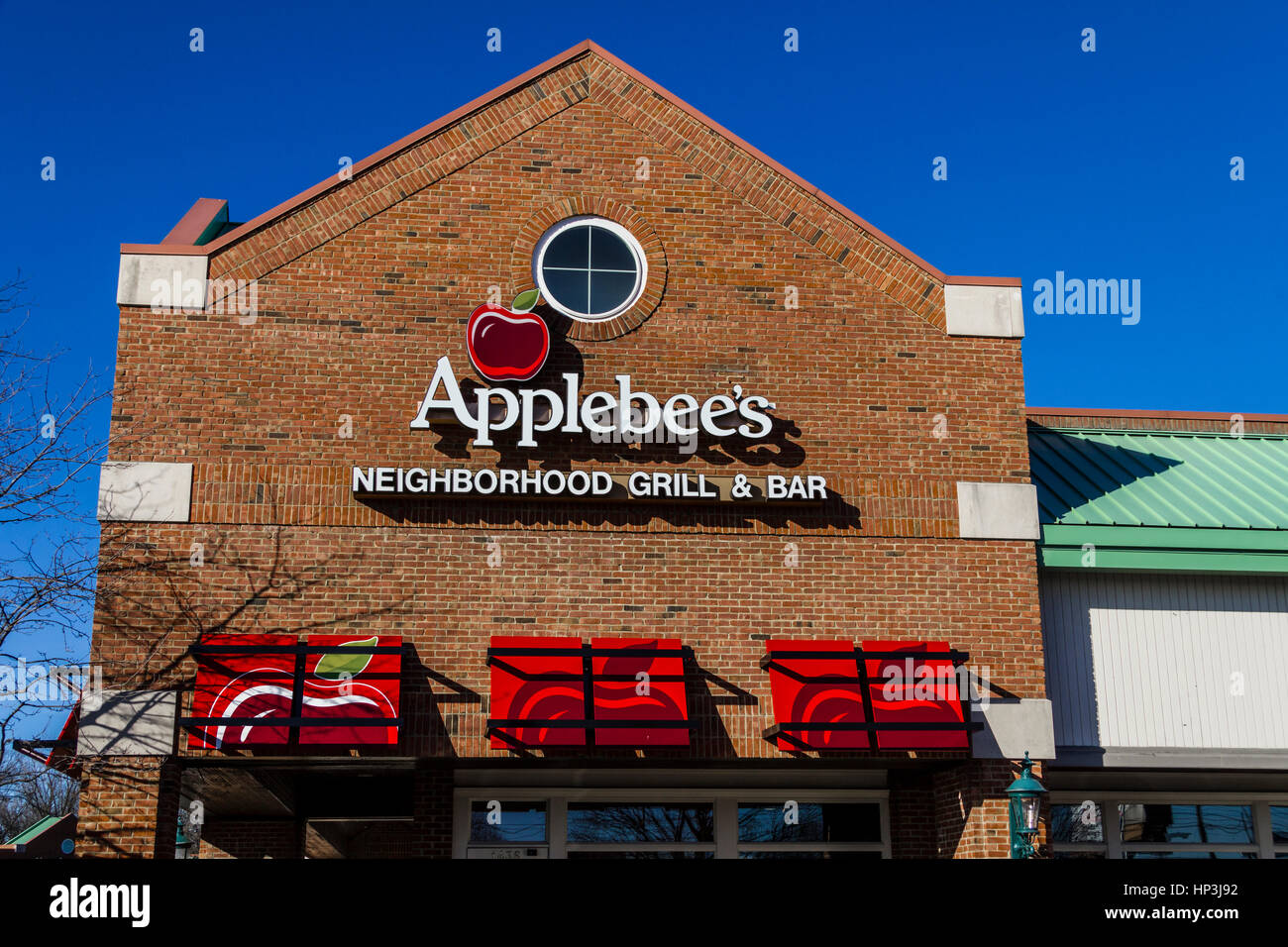 Indianapolis - Circa February 2017: Applebee's Neighborhood Grill and Bar Casual Restaurant. Applebee's is a subsidiary of DineEquity, Inc. III Stock Photo