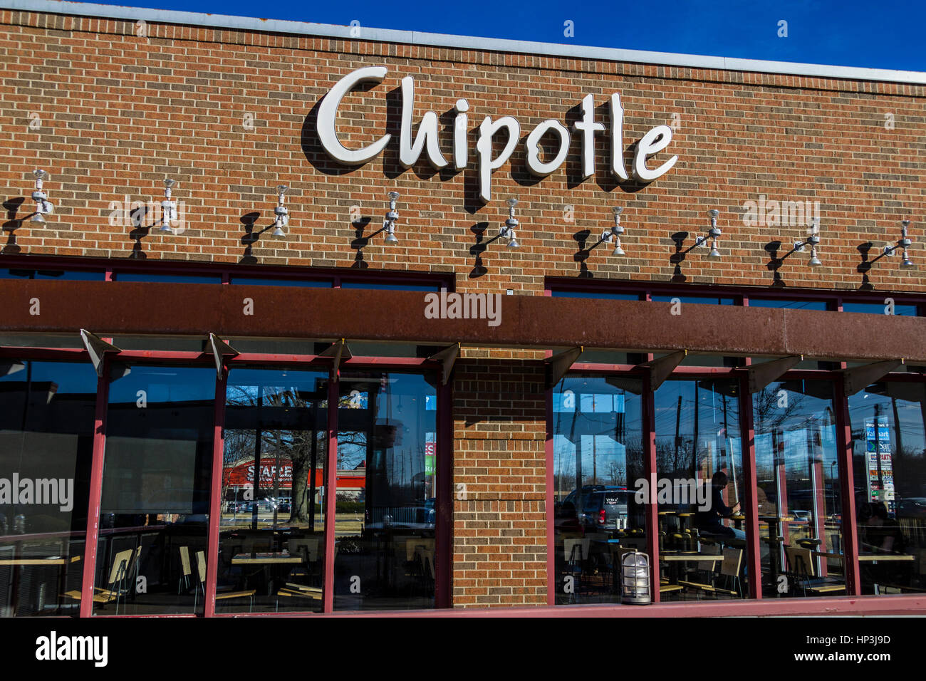Indianapolis - Circa February 2017: Chipotle Mexican Grill Restaurant. Chipotle is a Chain of Burrito Fast-Food Restaurants X Stock Photo