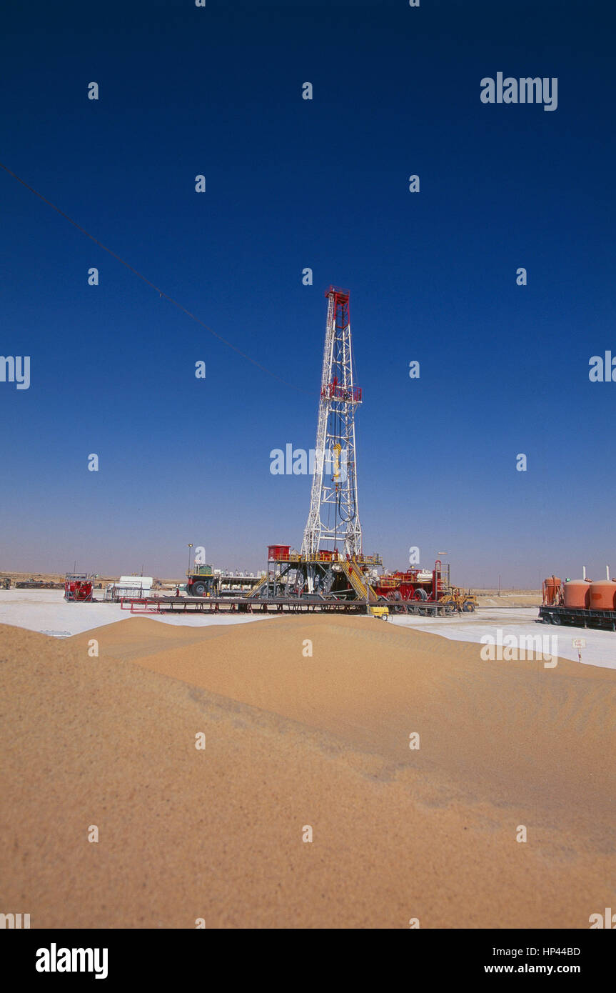 Drilling for oil in the Saudi desert near Abqaiq, by the Arabian Drilling Company, contracted by Saudi Aramco, the worlds largest oil producer. Stock Photo