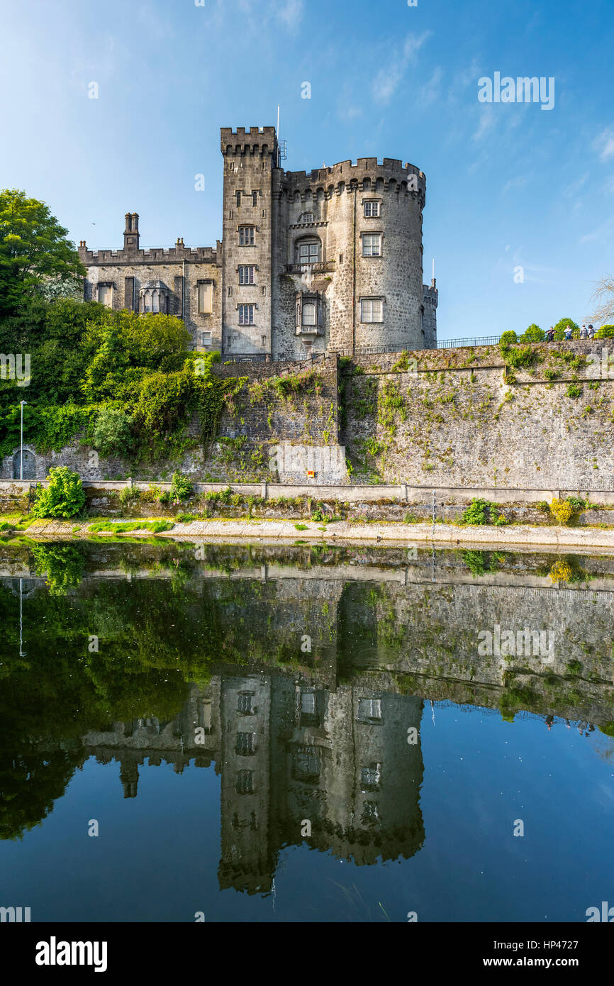 Kilkenny castle people hi-res stock photography and images - Alamy